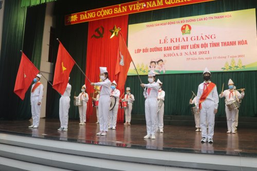 Nghi lễ chào cờ của lớp học.jpg